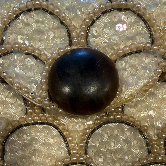 Vintage Elegant Beaded Clutch in Cream and Brown - Picture 5 of 6